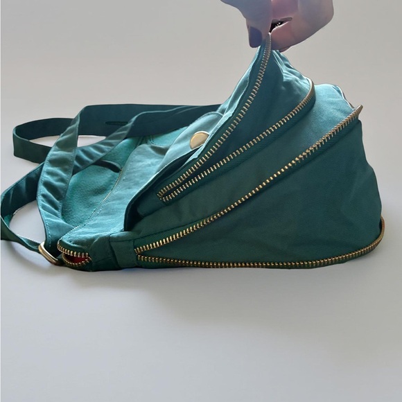 NWT Baggallini Turquoise Crossbody Bag - Picture 3 of 5
